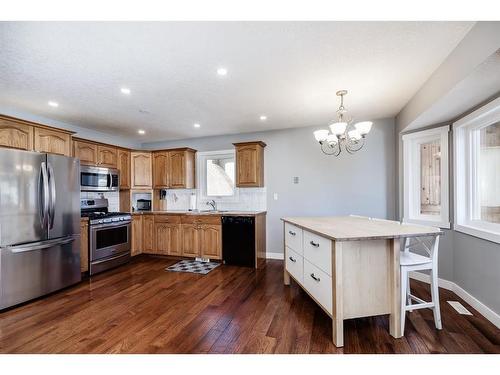1130 Maple Avenue, Crossfield, AB - Indoor Photo Showing Kitchen