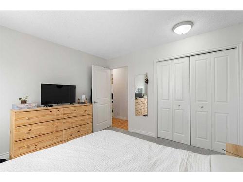 202-222 5 Avenue Ne, Calgary, AB - Indoor Photo Showing Bedroom