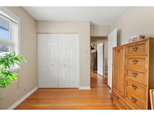 643 Woodsworth Road Se, Calgary, AB - Indoor Photo Showing Other Room