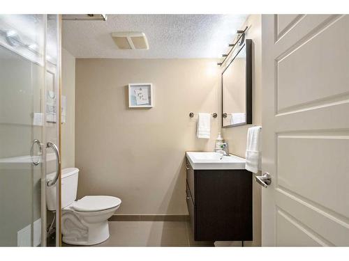 643 Woodsworth Road Se, Calgary, AB - Indoor Photo Showing Bathroom