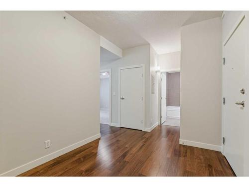 308-333 22 Avenue Sw, Calgary, AB - Indoor Photo Showing Other Room