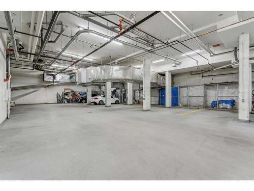 308-333 22 Avenue Sw, Calgary, AB - Indoor Photo Showing Garage