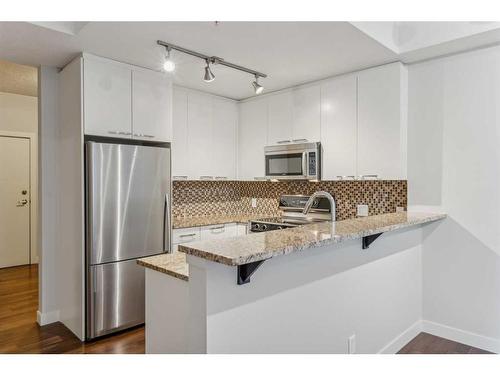 308-333 22 Avenue Sw, Calgary, AB - Indoor Photo Showing Kitchen With Stainless Steel Kitchen With Upgraded Kitchen