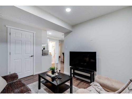 177 Buckskin Way, Cochrane, AB - Indoor Photo Showing Living Room