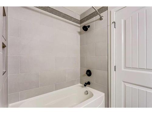 3-104 Village Heights Sw, Calgary, AB - Indoor Photo Showing Bathroom