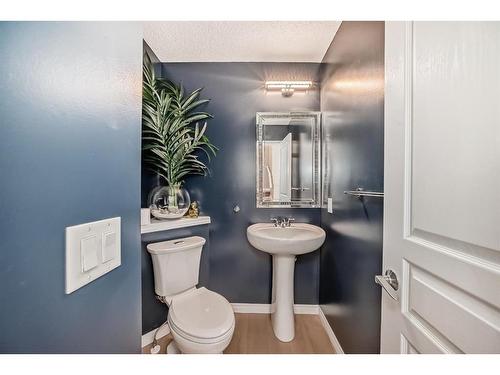 15 Elgin Meadows Park Se, Calgary, AB - Indoor Photo Showing Bathroom