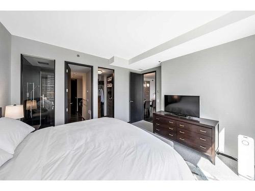 1806-108 9 Avenue Sw, Calgary, AB - Indoor Photo Showing Bedroom