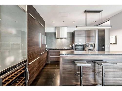 1806-108 9 Avenue Sw, Calgary, AB - Indoor Photo Showing Kitchen With Upgraded Kitchen