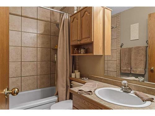 130 Settler Way, Canmore, AB - Indoor Photo Showing Bathroom