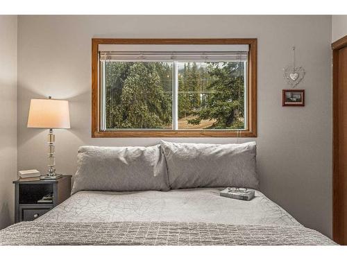 130 Settler Way, Canmore, AB - Indoor Photo Showing Bedroom