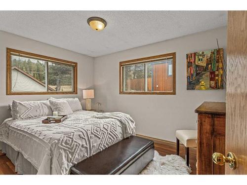 130 Settler Way, Canmore, AB - Indoor Photo Showing Bedroom