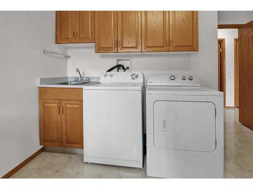105 4 Avenue West, Delia, AB - Indoor Photo Showing Laundry Room