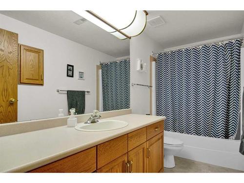 105 4 Avenue West, Delia, AB - Indoor Photo Showing Bathroom