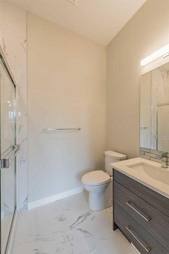 1545 33 Avenue, Calgary, AB - Indoor Photo Showing Bathroom