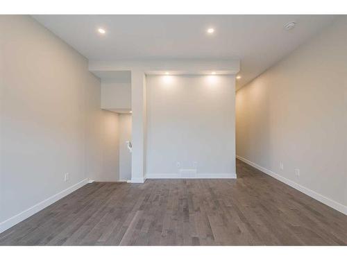 1545 33 Avenue, Calgary, AB - Indoor Photo Showing Other Room