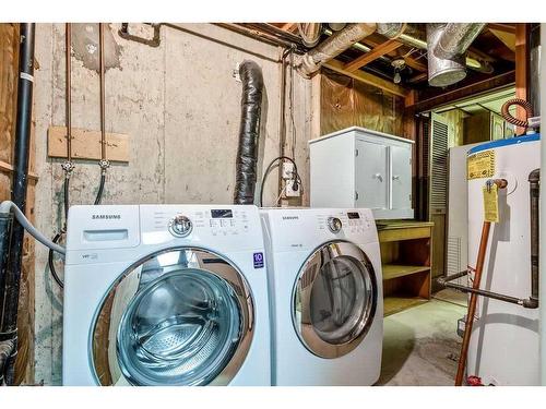 2431 Sandhurst Avenue Sw, Calgary, AB - Indoor Photo Showing Laundry Room