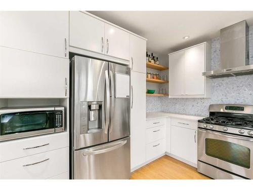 3640 11 Street Sw, Calgary, AB - Indoor Photo Showing Kitchen With Stainless Steel Kitchen With Upgraded Kitchen