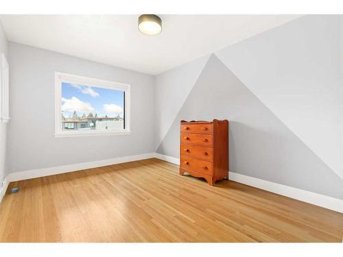 3640 11 Street Sw, Calgary, AB - Indoor Photo Showing Other Room