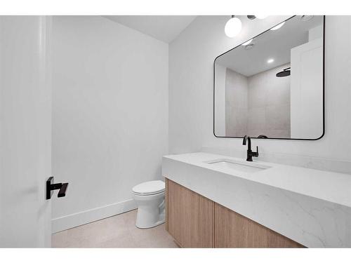 2419 31 Avenue Sw, Calgary, AB - Indoor Photo Showing Bathroom