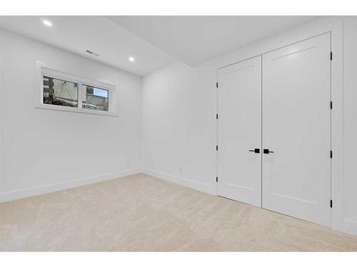 2419 31 Avenue Sw, Calgary, AB - Indoor Photo Showing Other Room