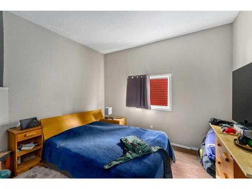 1814 8 Street Se, Calgary, AB - Indoor Photo Showing Bedroom