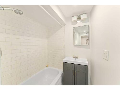 1814 8 Street Se, Calgary, AB - Indoor Photo Showing Bathroom