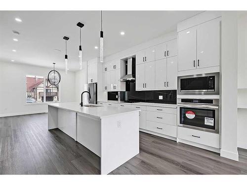 4627 72 Street Nw, Calgary, AB - Indoor Photo Showing Kitchen With Upgraded Kitchen