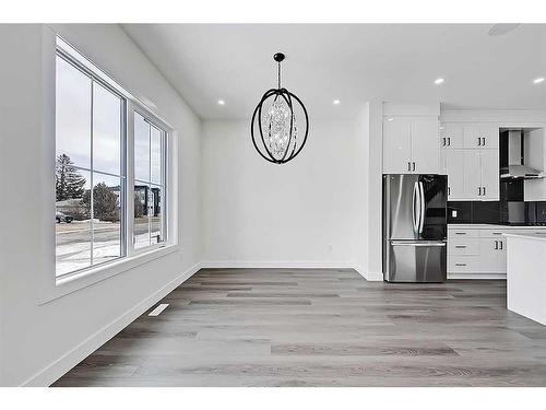 4627 72 Street Nw, Calgary, AB - Indoor Photo Showing Kitchen