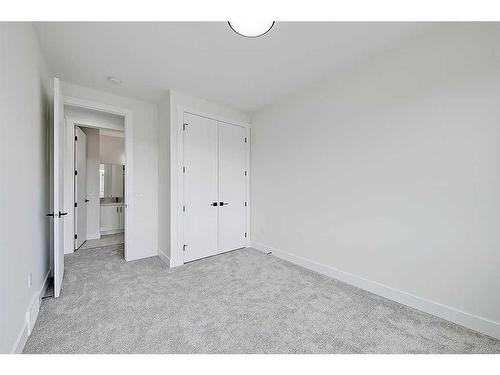 4627 72 Street Nw, Calgary, AB - Indoor Photo Showing Other Room