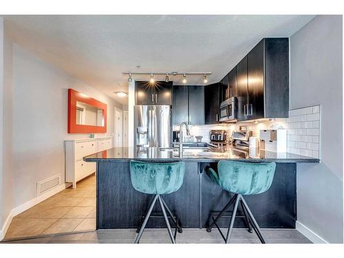205-1410 1 Street Se, Calgary, AB - Indoor Photo Showing Kitchen With Stainless Steel Kitchen With Upgraded Kitchen