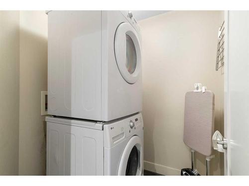 3817 17 Street Sw, Calgary, AB - Indoor Photo Showing Laundry Room
