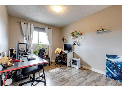 302-5340 17 Avenue Sw, Calgary, AB - Indoor Photo Showing Office