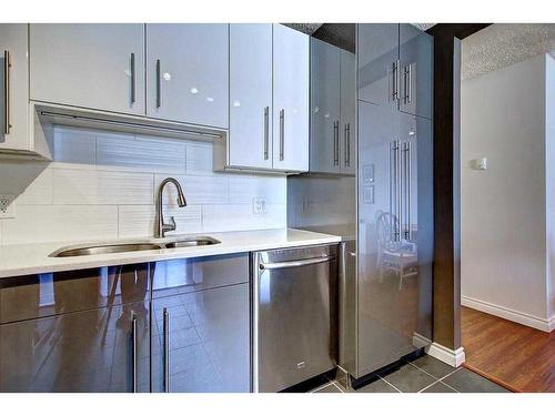 501-111 14 Avenue Se, Calgary, AB - Indoor Photo Showing Kitchen With Double Sink With Upgraded Kitchen