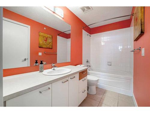 448-315 24 Avenue Sw, Calgary, AB - Indoor Photo Showing Bathroom