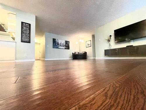 502-215 14 Avenue Sw, Calgary, AB - Indoor Photo Showing Living Room