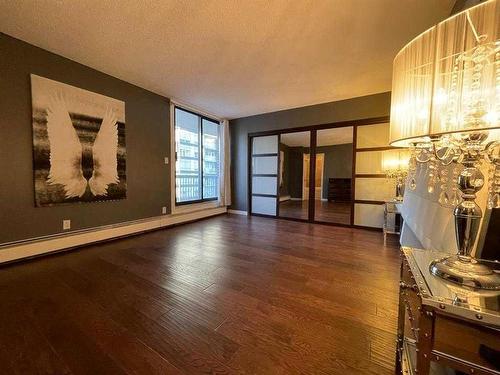 502-215 14 Avenue Sw, Calgary, AB - Indoor Photo Showing Other Room