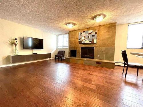 502-215 14 Avenue Sw, Calgary, AB - Indoor Photo Showing Living Room With Fireplace