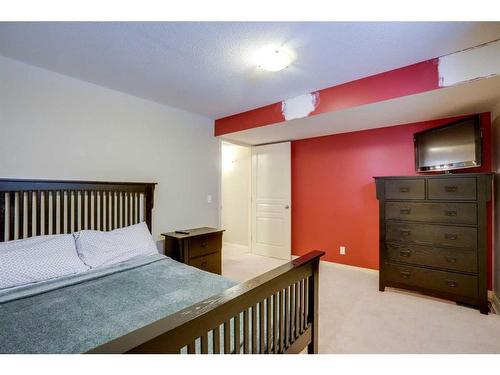 224 Crimson Lane, Chestermere, AB - Indoor Photo Showing Bedroom