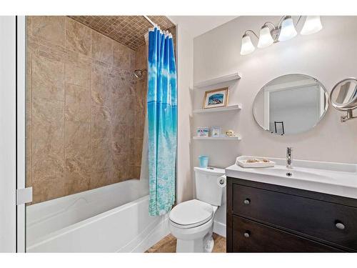 44 Millbank Close Sw, Calgary, AB - Indoor Photo Showing Bathroom