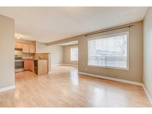 26 Royal Elm Drive Nw, Calgary, AB - Indoor Photo Showing Kitchen