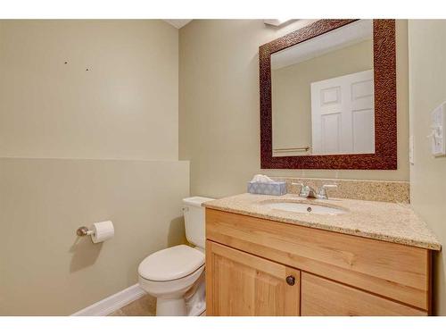 26 Royal Elm Drive Nw, Calgary, AB - Indoor Photo Showing Bathroom