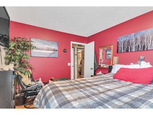 5-5397 Rundlehorn Drive Ne, Calgary, AB - Indoor Photo Showing Bedroom