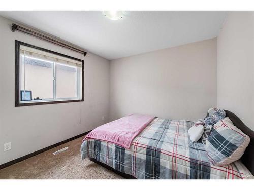 114 Saddleland Crescent Ne, Calgary, AB - Indoor Photo Showing Bedroom