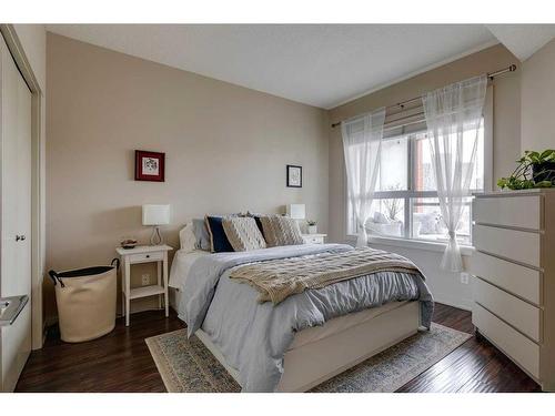 305-830 Centre Avenue Ne, Calgary, AB - Indoor Photo Showing Bedroom