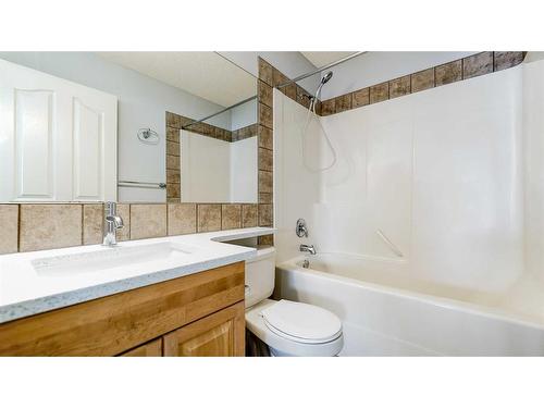 412 Kincora Bay Nw, Calgary, AB - Indoor Photo Showing Bathroom