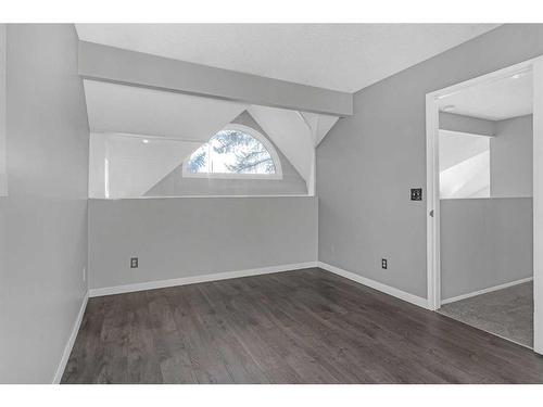 5418 4A Street Sw, Calgary, AB - Indoor Photo Showing Other Room