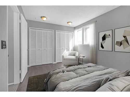 5418 4A Street Sw, Calgary, AB - Indoor Photo Showing Bedroom