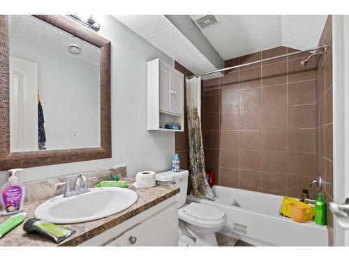 41 Taralake Heath Ne, Calgary, AB - Indoor Photo Showing Bathroom