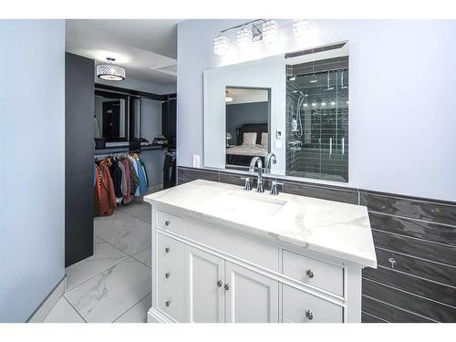 315 Hawkstone Close Nw, Calgary, AB - Indoor Photo Showing Bathroom