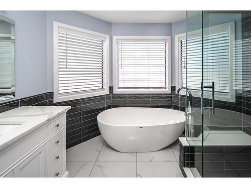315 Hawkstone Close Nw, Calgary, AB - Indoor Photo Showing Bathroom